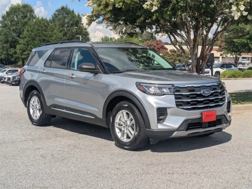 2025 Ford Explorer photo 1