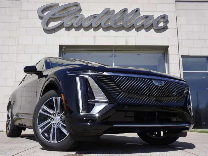 2024 Cadillac Lyriq Luxury photo 1