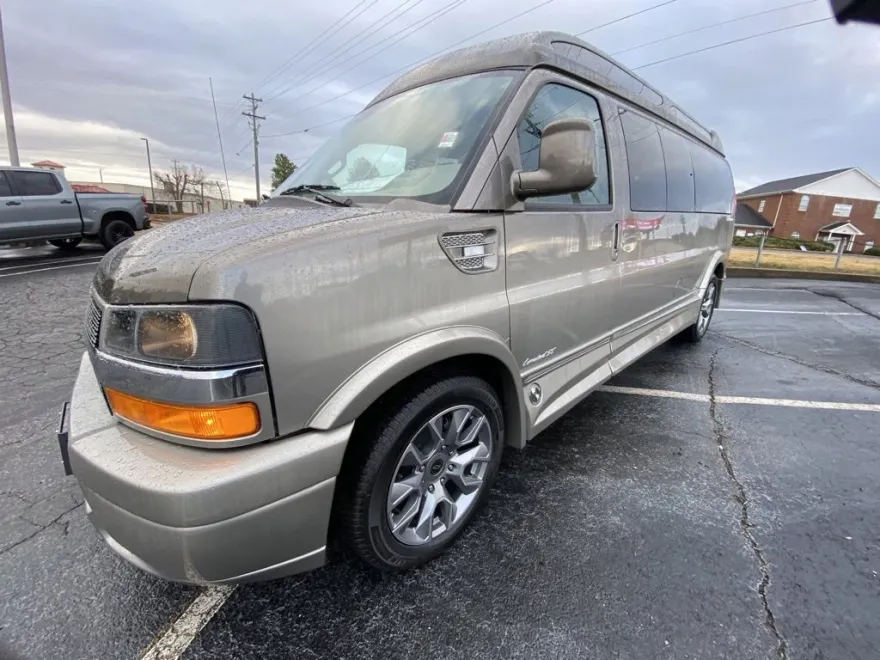 2024 Chevrolet Express Cargo 2500 photo 1