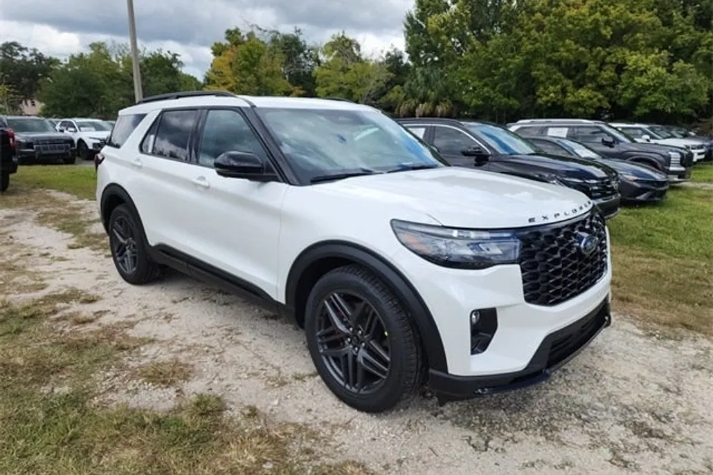 2025 Ford Explorer ST photo 1