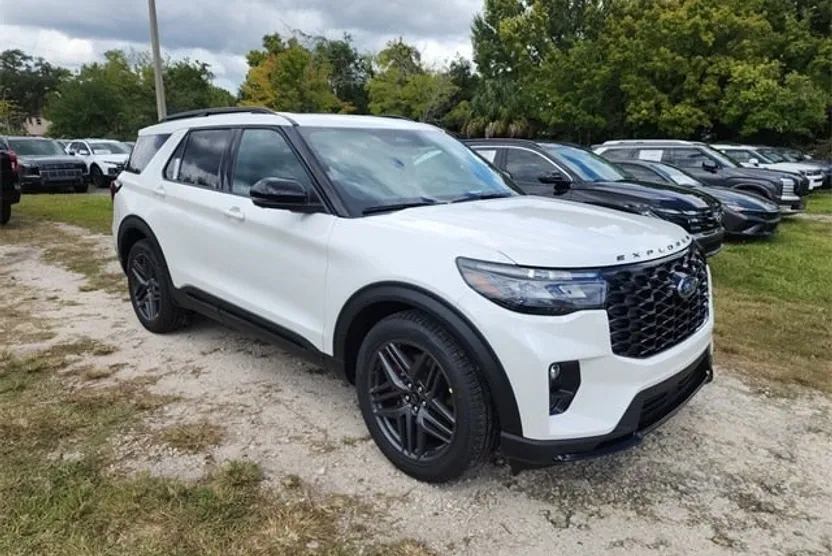 2025 Ford Explorer ST photo 1