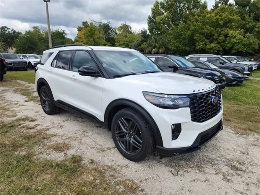 2025 Ford Explorer ST photo 1
