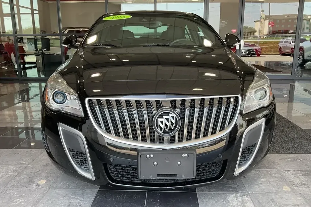 2016 Buick Regal GS photo 1