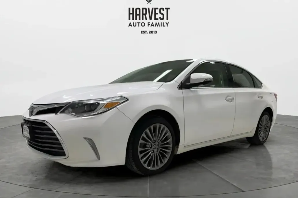 2017 Toyota Avalon Limited photo 1