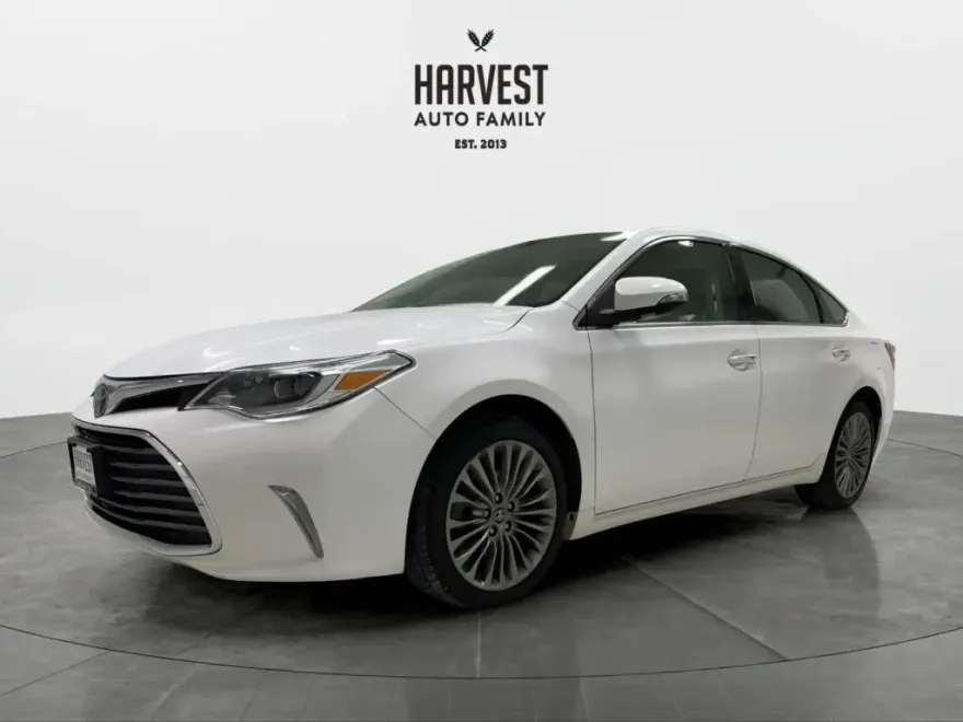 2017 Toyota Avalon Limited photo 1