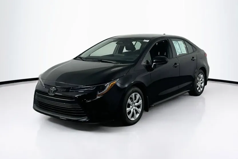 2025 Toyota Corolla LE photo 1