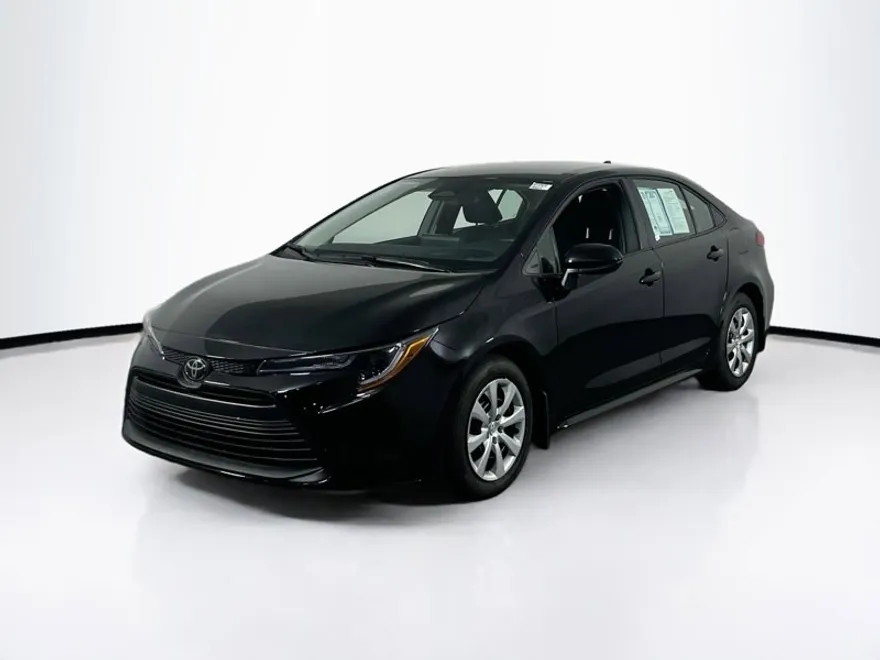 2025 Toyota Corolla LE photo 1
