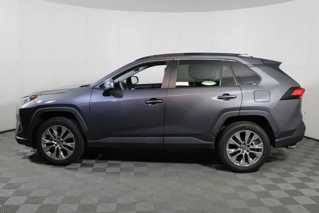 2021 Toyota RAV4 XLE Premium photo 1