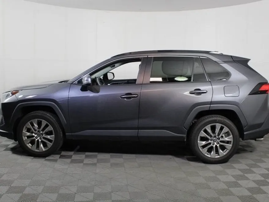 2021 Toyota RAV4 XLE Premium photo 1