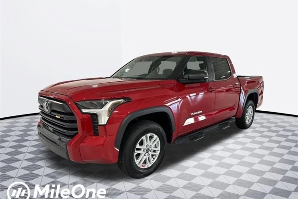 2024 Toyota Tundra SR5 photo 1