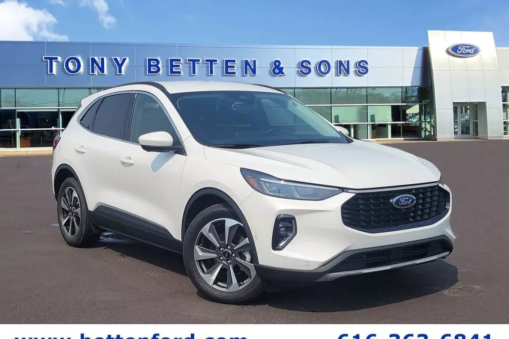 2023 Ford Escape Platinum photo 1
