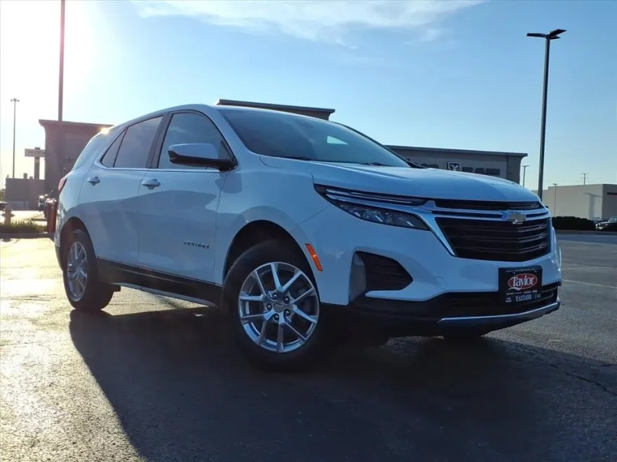 2023 Chevrolet Equinox LT photo 1