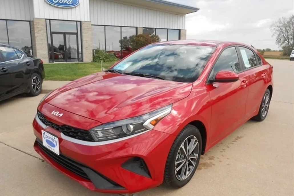2024 Kia Forte LXS photo 1
