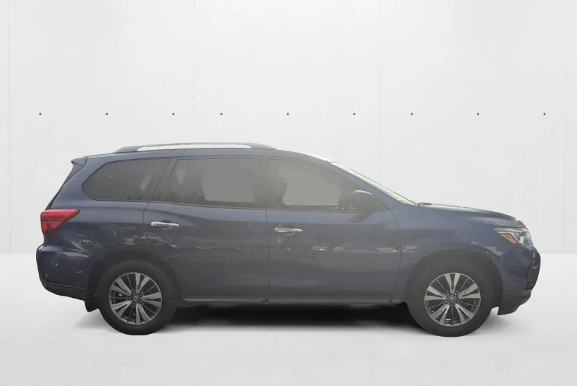 2018 Nissan Pathfinder SV photo 1