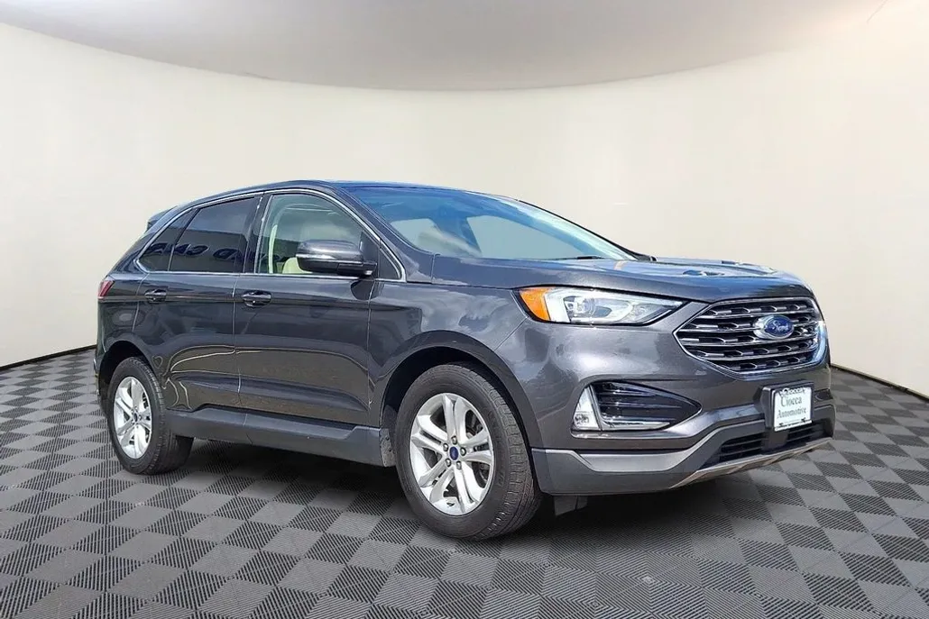 2019 Ford Edge SEL photo 1