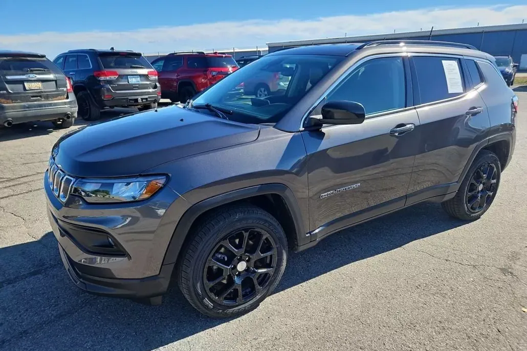 2022 Jeep Compass Latitude Lux photo 1