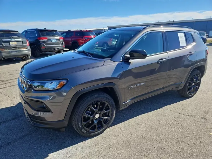 2022 Jeep Compass Latitude Lux photo 1