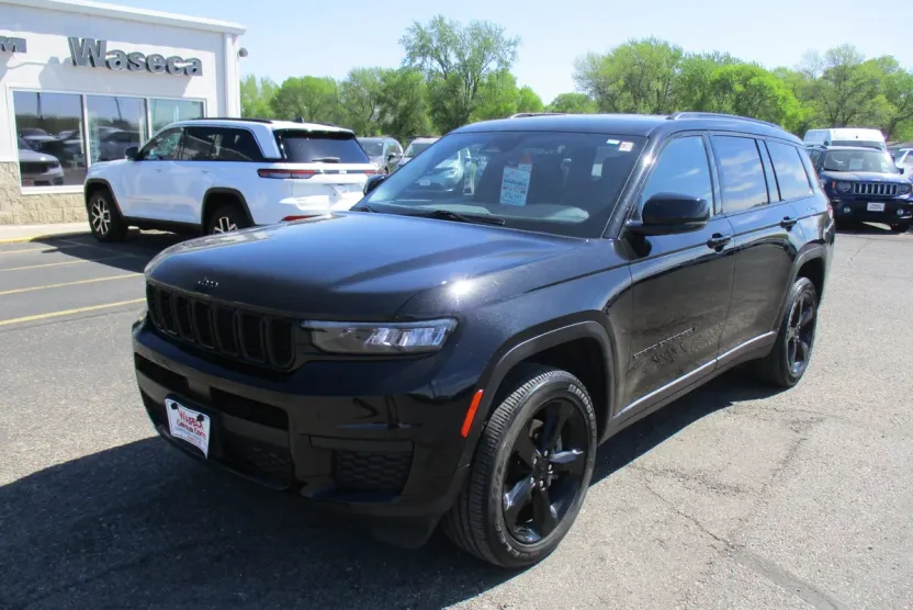 2023 Jeep Grand Cherokee Laredo X photo 1