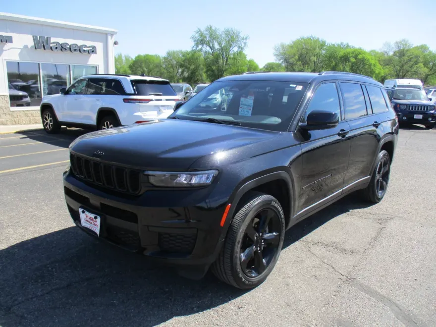 2023 Jeep Grand Cherokee Laredo X photo 1