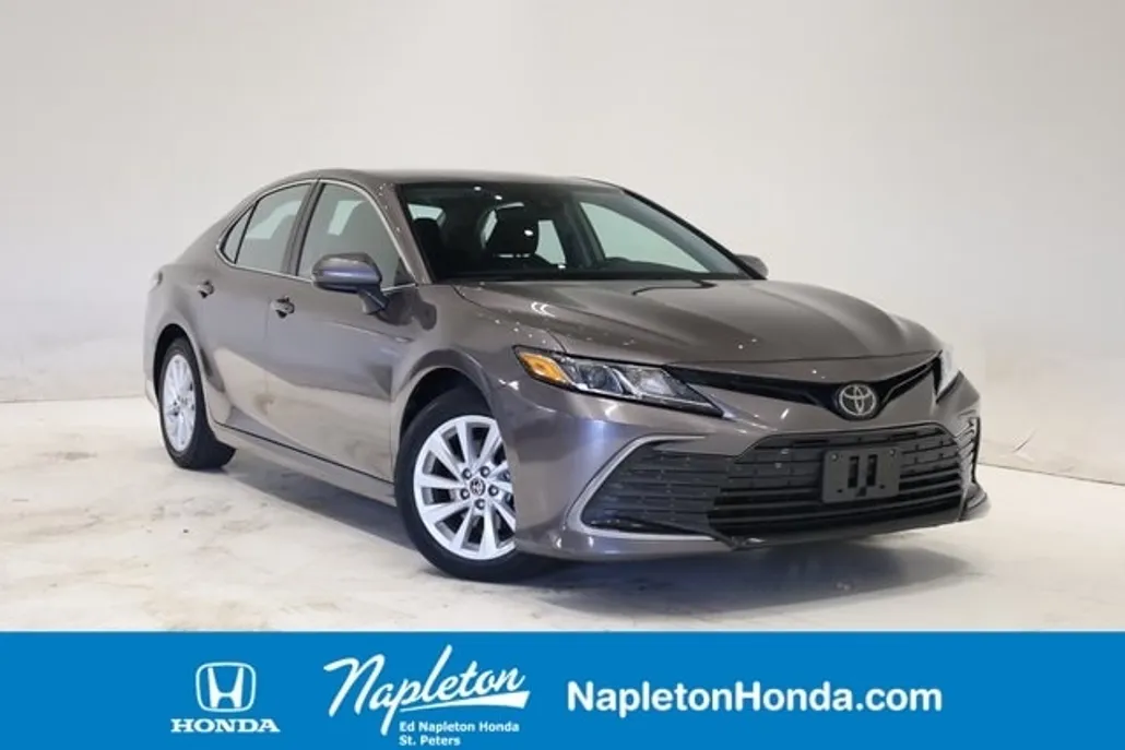 2024 Toyota Camry LE photo 1