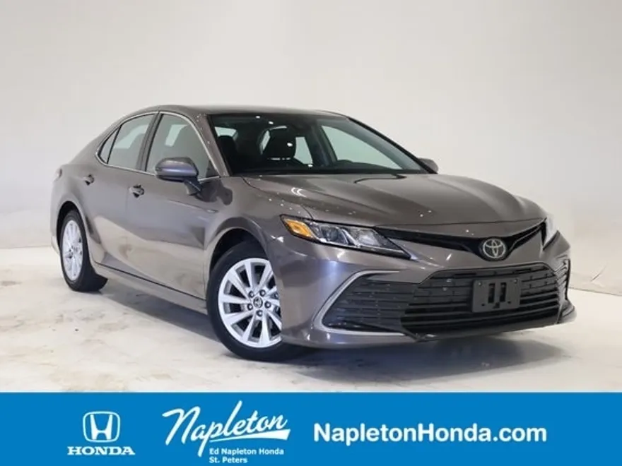 2024 Toyota Camry LE photo 1