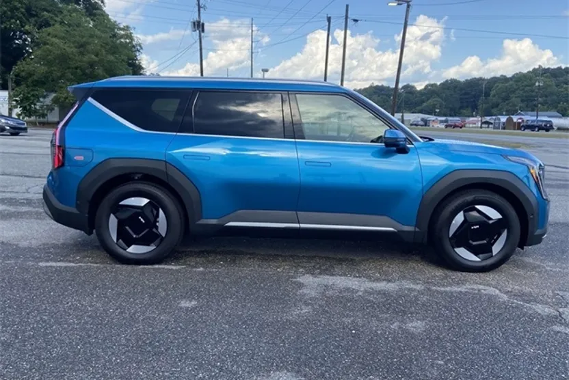 2026 Kia EV9 Wind photo 1