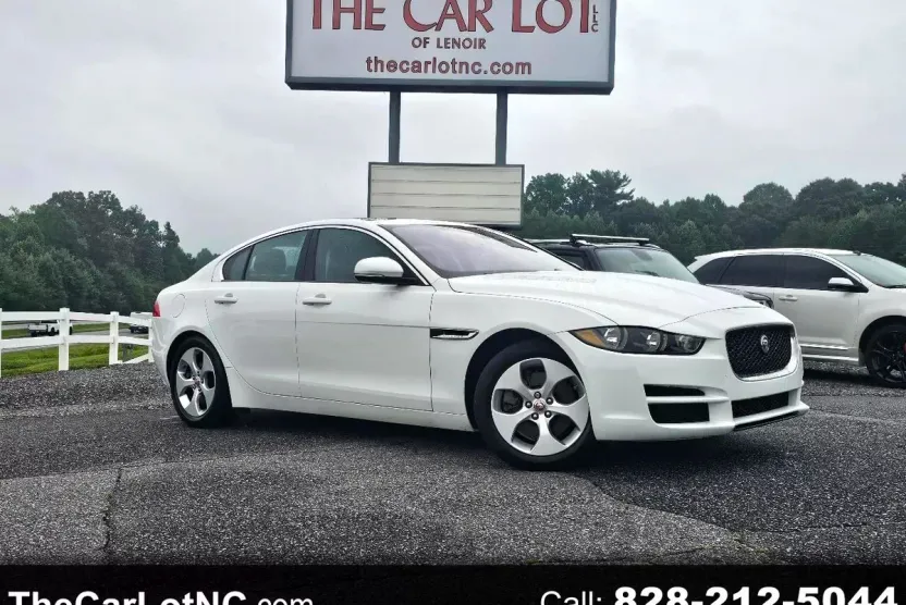 2017 Jaguar XE photo 1