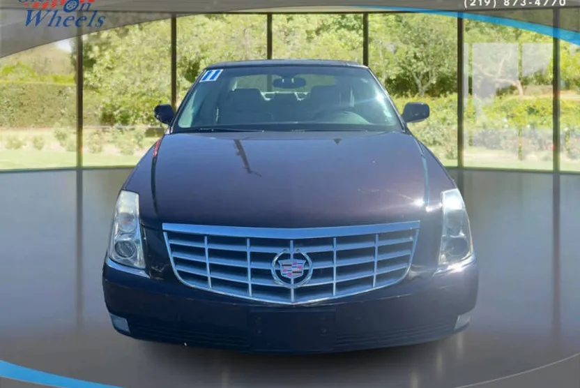 2011 Cadillac DTS Luxury photo 1