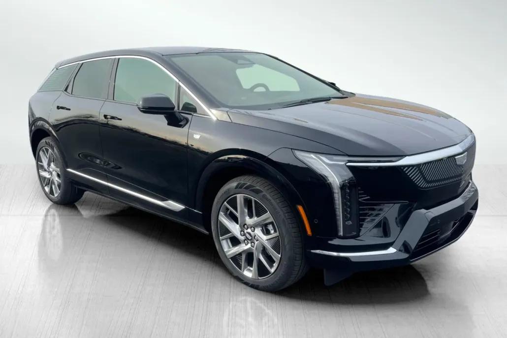 2025 Cadillac Optiq Luxury photo 1