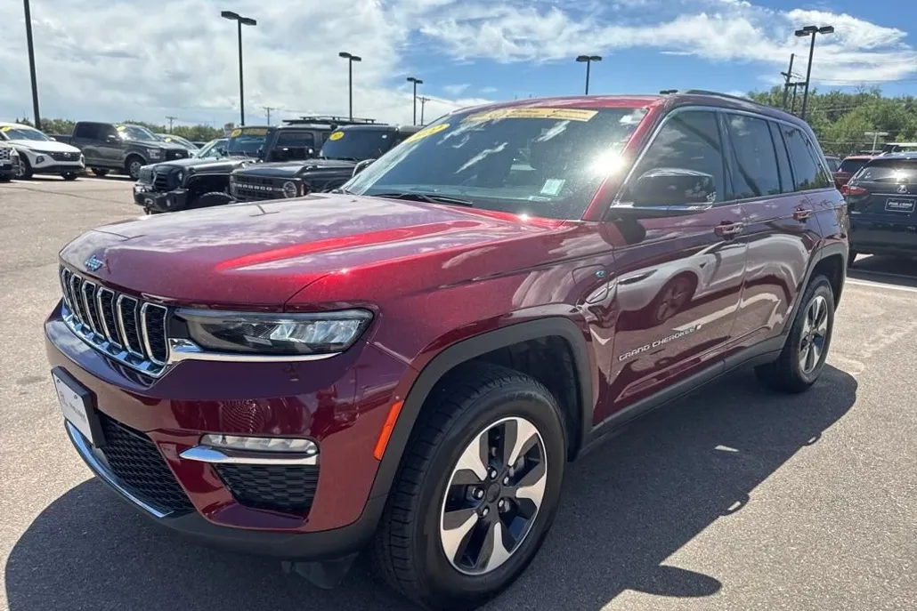 2022 Jeep Cherokee 4xe Base photo 1