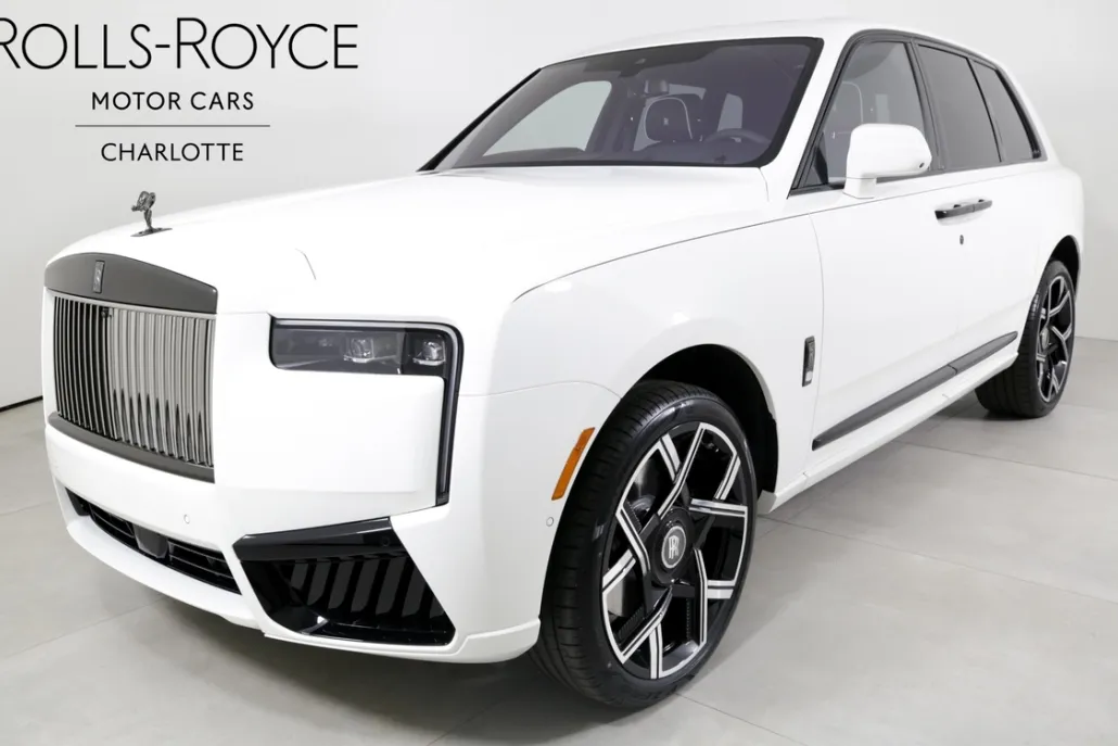 2025 Rolls Royce Cullinan Black Badge photo 1