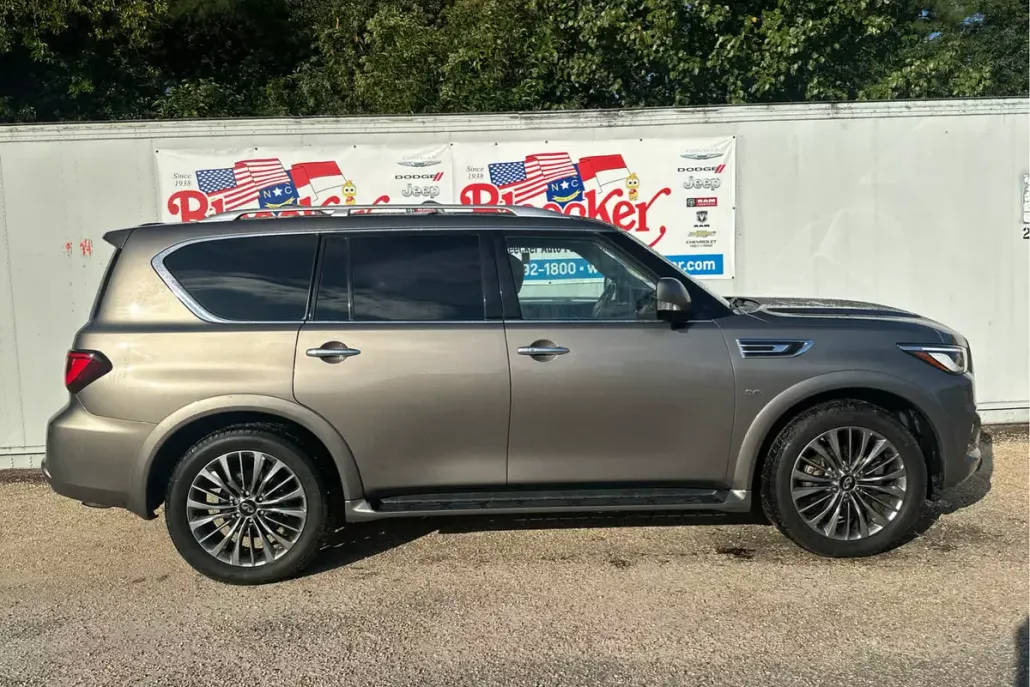 2019 Infiniti QX80 Luxe photo 1