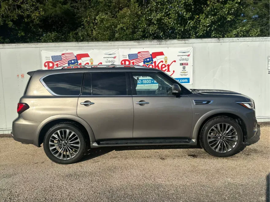 2019 Infiniti QX80 Luxe photo 1