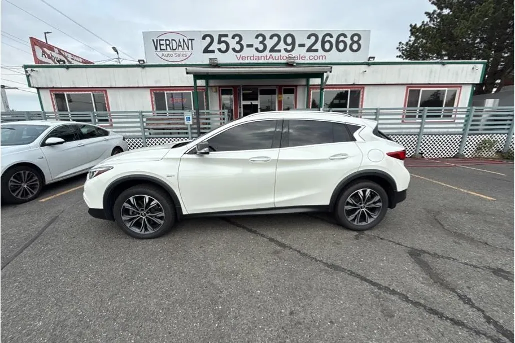 2019 Infiniti QX30 Luxe Sport photo 1