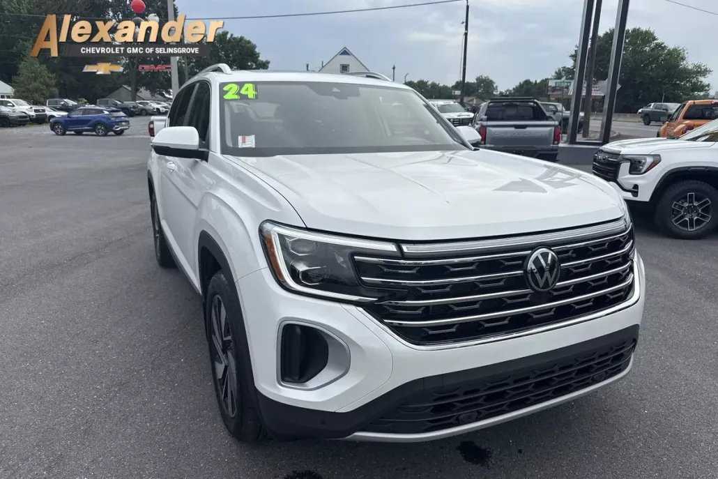 2024 Volkswagen Atlas SEL photo 1