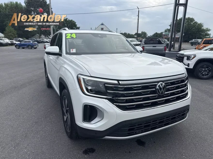 2024 Volkswagen Atlas SEL photo 1