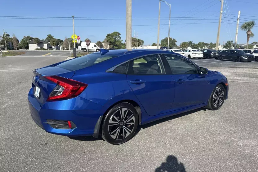 2018 Honda Civic EX-T photo 1