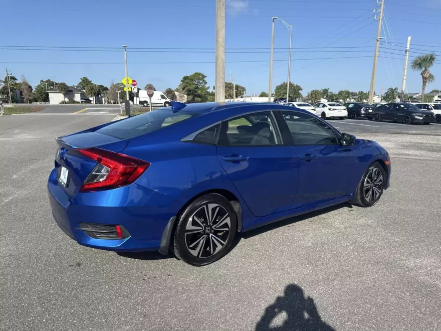 2018 Honda Civic EX-T photo 1