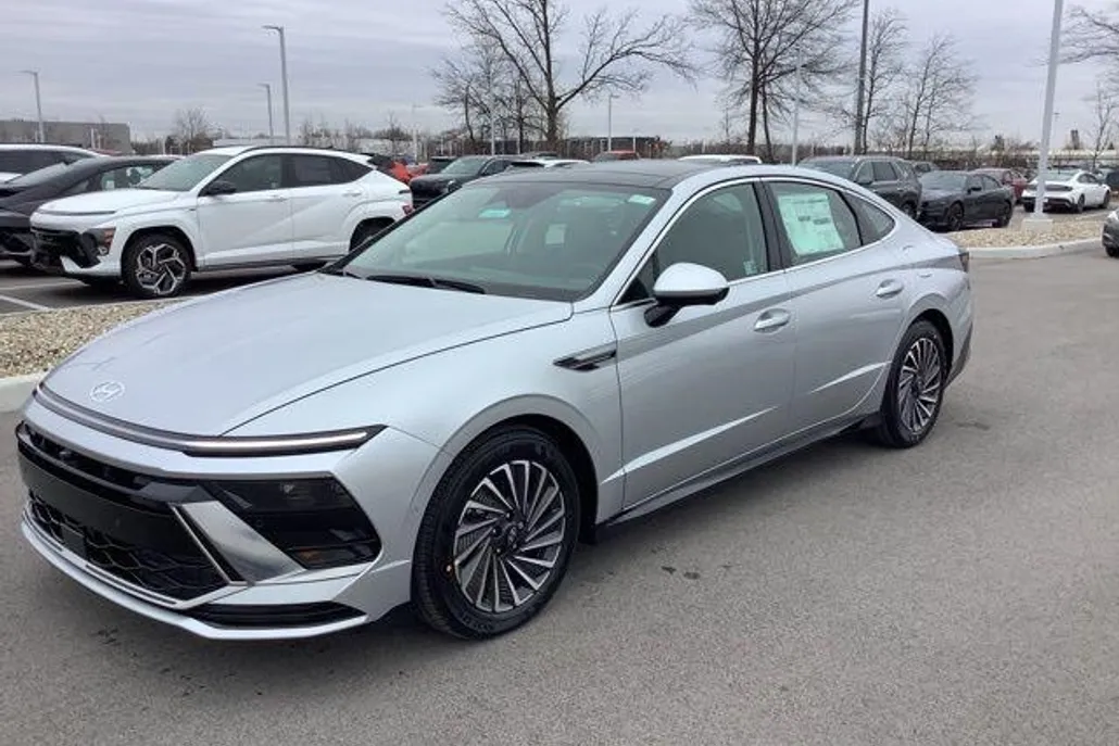 2025 Hyundai Sonata Hybrid Limited photo 1