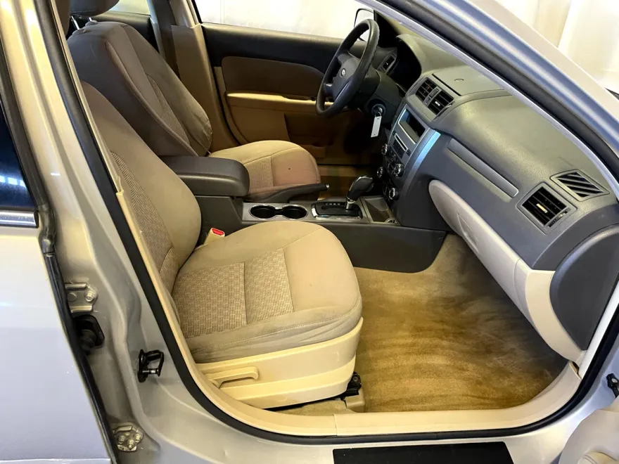 2010 Ford Fusion SE photo 11
