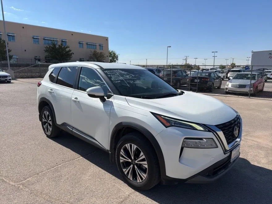 2022 Nissan Rogue SV photo 1