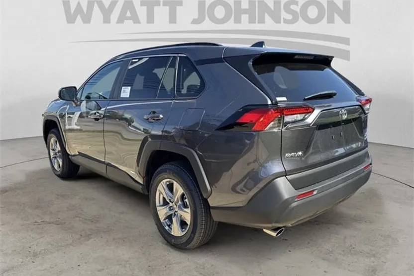 2025 Toyota RAV4 Hybrid XLE photo 1