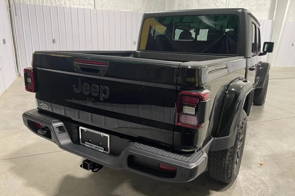 2025 Jeep Gladiator Sport S photo 1