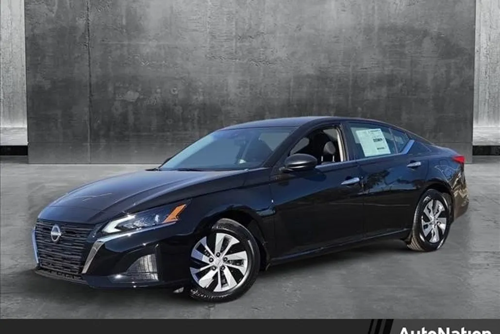 2025 Nissan Altima S photo 1