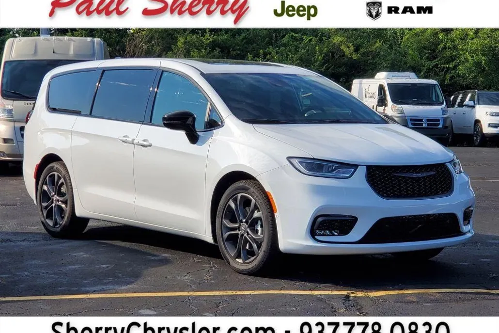 2026 Chrysler Pacifica photo 1