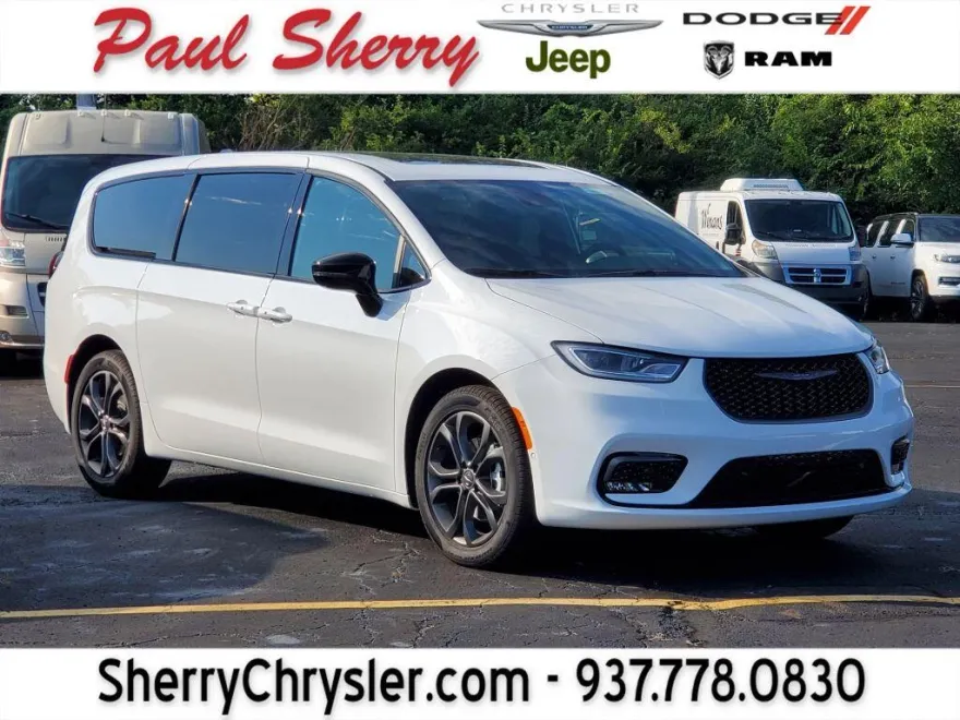 2026 Chrysler Pacifica photo 1