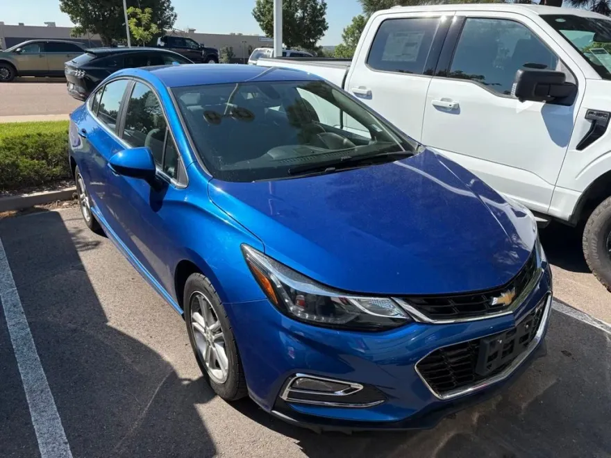 2017 Chevrolet Cruze LT photo 1