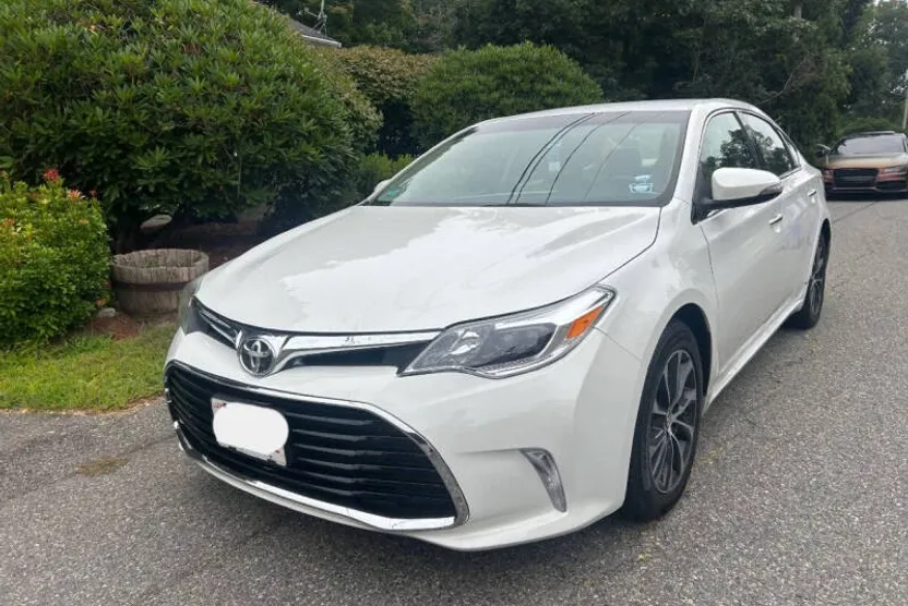 2016 Toyota Avalon XLE photo 1