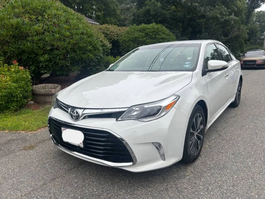 2016 Toyota Avalon XLE photo 1