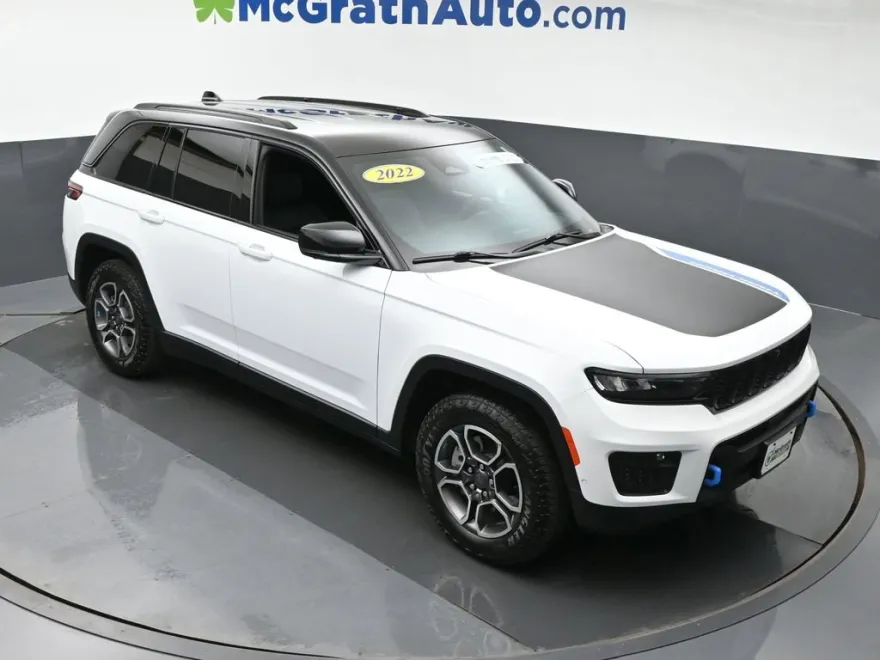 2022 Jeep Cherokee Trailhawk 4xe photo 1